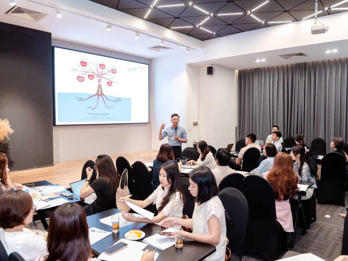 Dành cho những người đã đi làm 10-20 năm: Bạn đang duy trì sự nghiệp hay chỉ đang giữ cho nó không sụp&nbsp;đổ?