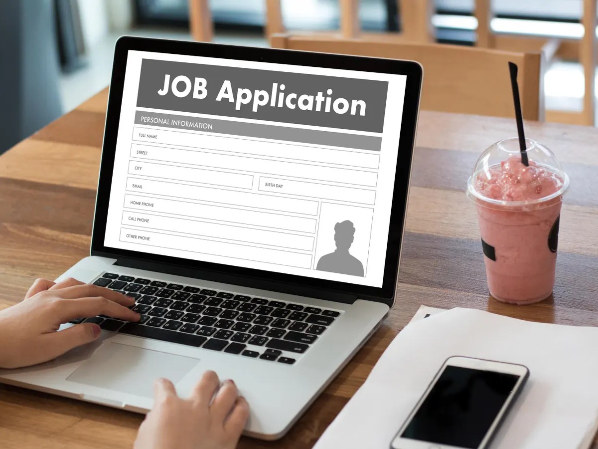Nộp CV mãi trên Ybox, VietnamWorks, TopCV mà ít được phản hồi: Bạn có thể thay đổi điều&nbsp;gì?